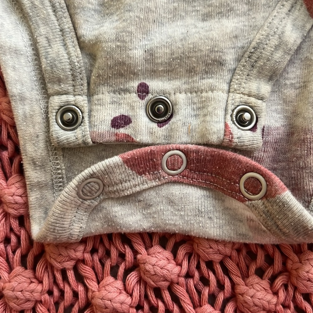 18M short sleeve bodysuits - Picture 3 of 5